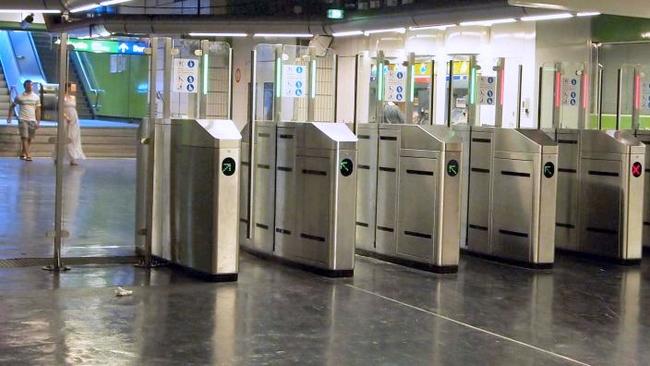 Τέλος εποχής χάρτινου εισιτηρίου – Κλείνουν οι πύλες του Μετρό