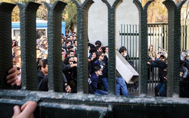 Ξέσπασμα οργής και βίας στο Ιράν