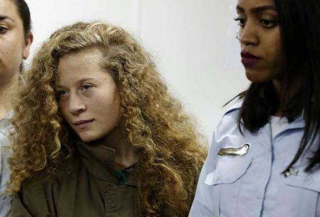 Ισραηλινό στρατοδικείο απήγγειλε δώδεκα κατηγορίες κατά του κοριτσιού-σύμβολο της αντίστασης
