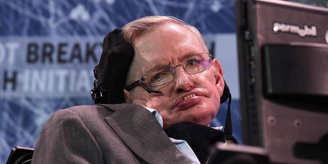 Stephen Hawking: Πριν 33 χρόνια οι γιατροί πρότειναν να διακόψουν την μηχανική υποστήριξη. Χθες έγινε 76 ετών!