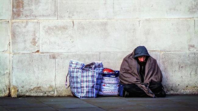 Ο Δήμος Αθηναίων ανοίγει θερμαινόμενους χώρους για τους άστεγους