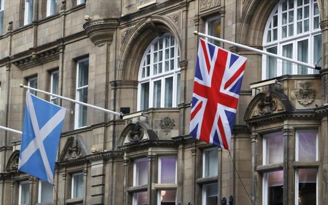 Σκωτία: Κατεβαίνει η σημαία του Ηνωμένου Βασιλείου από κρατικά κτήρια;