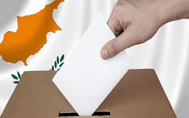 Exit polls: Μαλάς εναντίον Αναστασιάδη στον β΄γύρο των προεδρικών εκλογών στην Κύπρο
