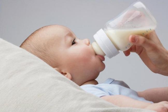 Ο ΕΟΦ ανακαλεί κι άλλες παρτίδες βρεφικού γάλακτος