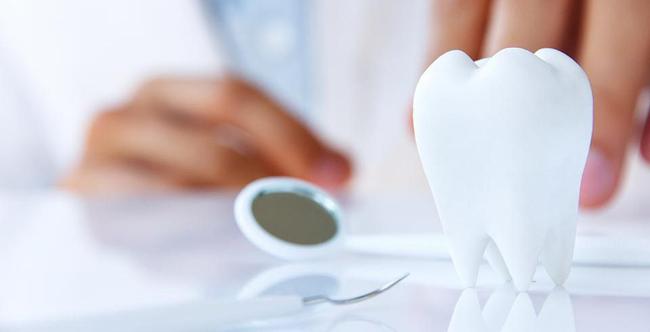 Αραιά δόντια: Που οφείλεται και πως αντιμετωπίζεται η έλλειψη δοντιών