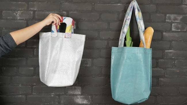 Πολύ μεγάλη μείωση της χρήσης πλαστικής σακούλας στα σουπερμάρκετ από τον πρώτο μήνα