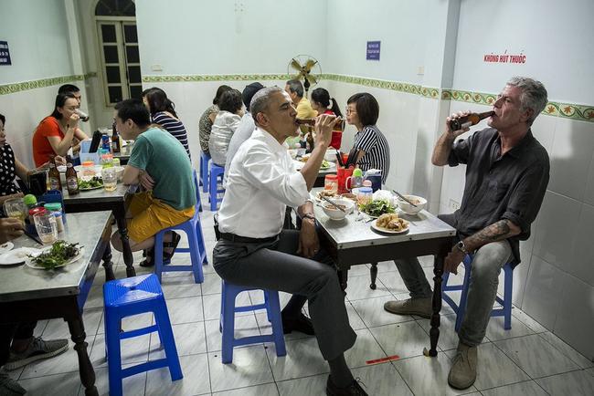 Το τραπέζι που έφαγε ο Ομπάμα στο Ανόι έγινε ατραξιόν