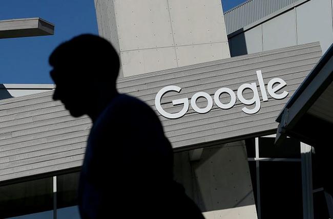H Google "φιμώνει" ανεξάρτητα ΜΜΕ με πρόσχημα τα fake news