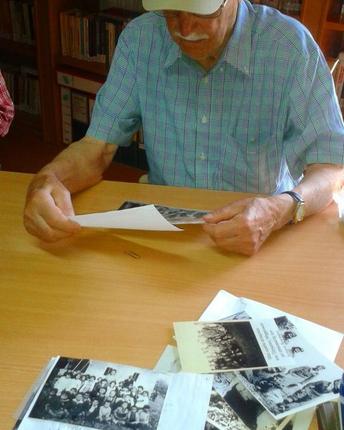 Πώς μία σοφίτα στη Ραψάνη μετατράπηκε σε μία από τις ομορφότερες βιβλιοθήκες της χώρας