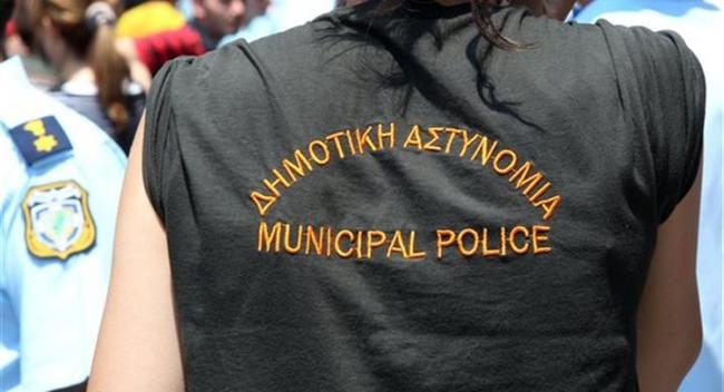H Δημοτική Αστυνομία της Αθήνας επιστρέφει τις πινακίδες λόγω Πάσχα