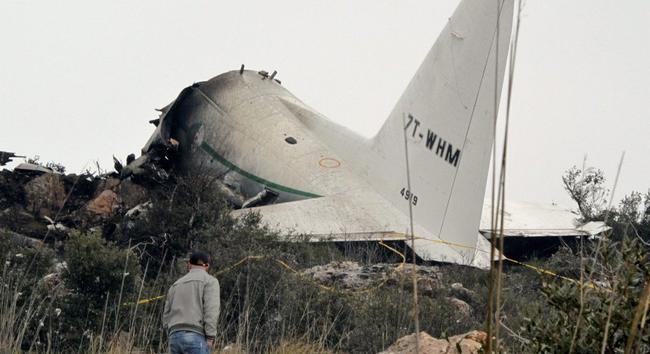 Φόβοι για πολλούς νεκρούς από τη συντριβή στρατιωτικού αεροσκάφους στην Αλγερία