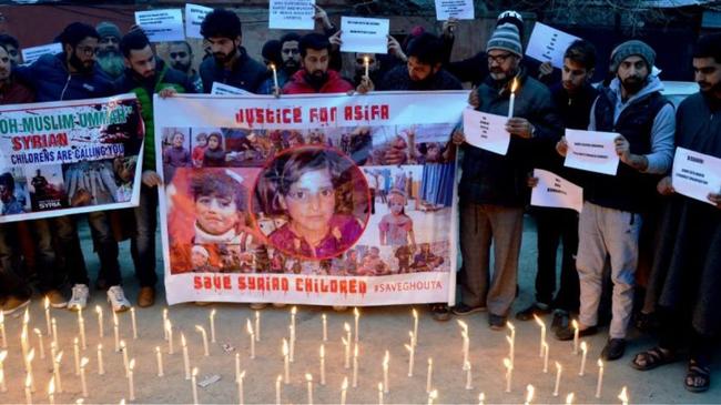 Ινδία: Στο εδώλιο οκτώ άντρες για το βιασμό και το φόνο 8χρονου κοριτσιού