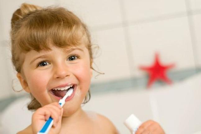 Πως θα προστατεύσουμε τα δόντια των παιδιών