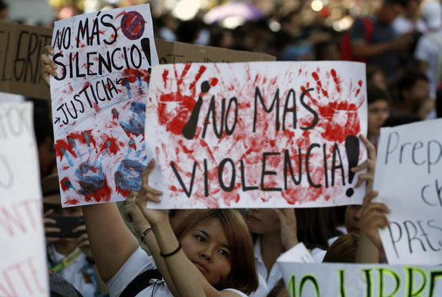 Στο Μεξικό χιλιάδες άνθρωποι απαίτησαν δικαιοσύνη για τρεις δολοφονημένους φοιτητές