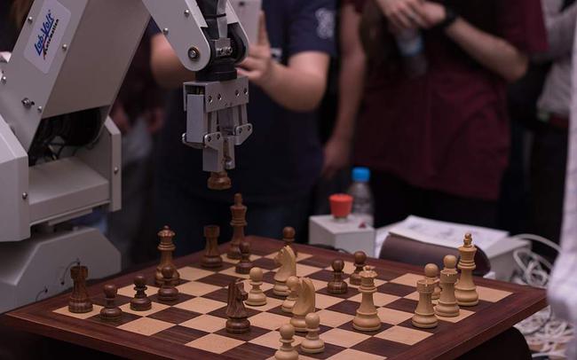 Tο ρομπότ που παίζει σκάκι