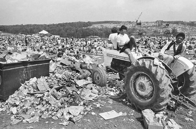 Εκπληκτικές φωτογραφίες από το Πρώτο Woodstock το ’69