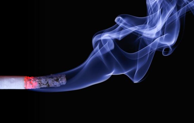 "Κάπνισμα από τρίτο χέρι": Πώς ο καπνός του τσιγάρου βρίσκει τον τρόπο να τρυπώσει παντού