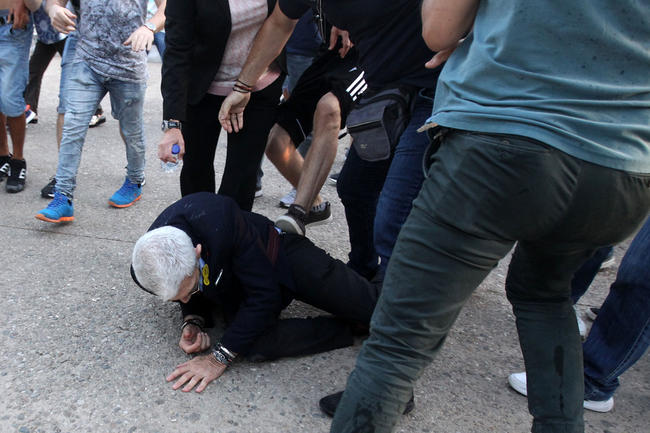Άγρια επίθεση στον δήμαρχο Θεσσαλονίκης Γιάννη Μπουτάρη