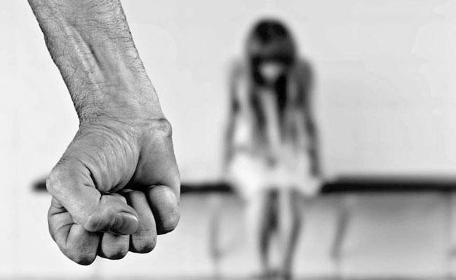 Φρίκη στη Λέρο: Γονείς φέρονται να κακοποιούσαν σεξουαλικά τα παιδιά τους