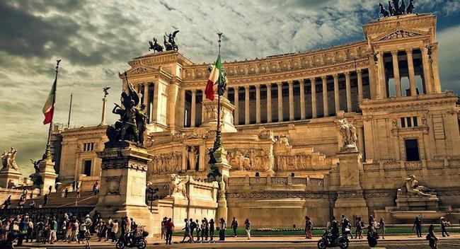 Η Ιταλία προς νέες εκλογές - Οι θέσεις των κομμάτων και η εξέλιξη των συμμαχιών