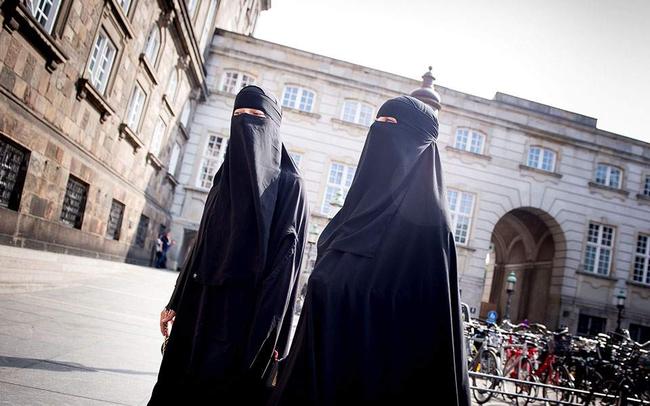 Η Δανία απαγορεύει την ισλαμική μαντήλα στους δημόσιους χώρους