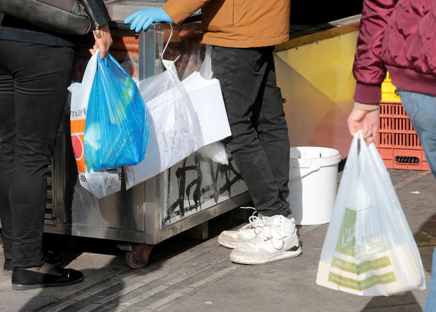Φάμελλος: Θα δώσουμε πάνινες σακούλες στους καταναλωτές