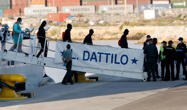 Στη Βαλένθια οι μετανάστες που διασώθηκαν από το Aquarius, μετά από μία εβδομάδα στη Μεσόγειο