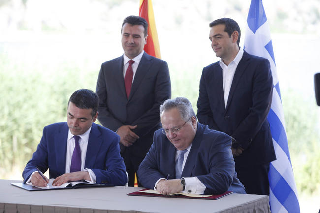 Πρέσπες-Υπογράφηκε η συμφωνία για το ονοματολογικό της πΓΔΜ