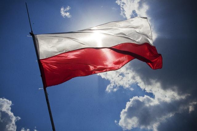 Πολωνία: Τροποποιεί η κυβέρνηση τον αμφιλεγόμενο νόμο για το Ολοκαύτωμα