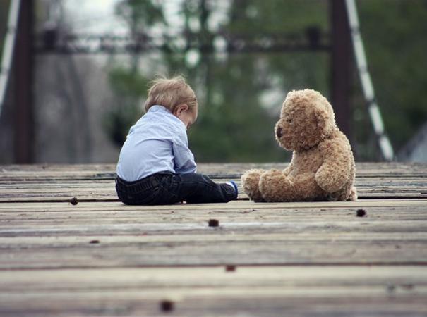 Τα 5 ψυχικά τραύματα που κουβαλάμε από την παιδική μας ηλικία