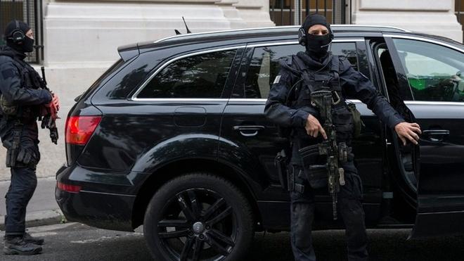 Δυο νεκροί από επίθεση του Ισλαμικού Κράτους στο Παρίσι