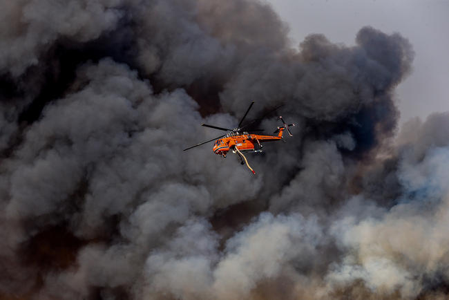 Άντι Μιλς για πυρκαγιές: Και 50 ελικόπτερα να διαθέταμε, δεν θα ήταν αρκετά στην Ανατολική Αττική