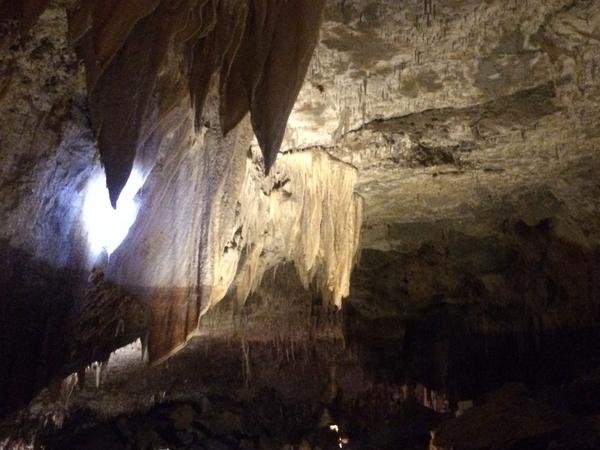 Το "άγνωστο" σπήλαιο λίγη ώρα από την Αθήνα που θα σας μαγέψει
