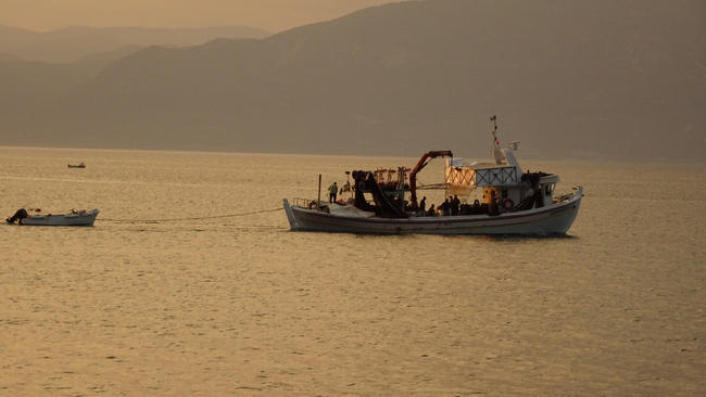 Διευκολύνουν την παράνομη αλιεία στον Πατραϊκό κόλπο