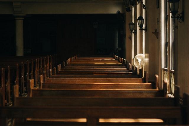 Ποσό ρεκόρ ως αποζημίωση σε τέσσερα αγόρια που κακοποιήθηκαν σεξουαλικά από εργαζόμενο σε καθολική εκκλησία