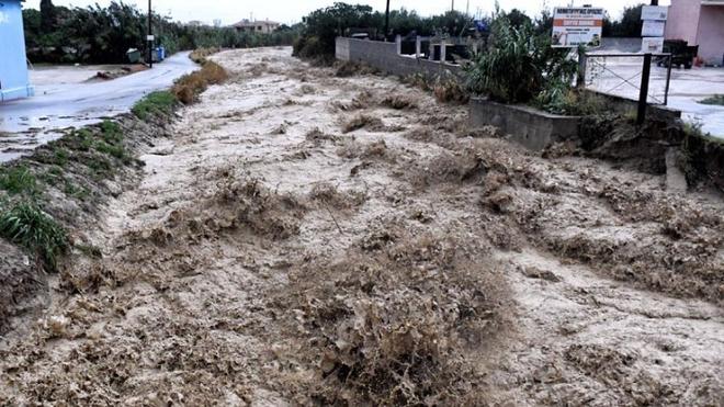 Τρεις αγνοούμενοι στην Εύβοια, σε κατάσταση έκτακτης ανάγκης οι πληγείσες περιοχές