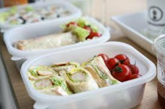 Προσοχή με τα πλαστικά τάπερ φαγητού στον φούρνο μικροκυμάτων – Τι πρέπει να ξέρετε