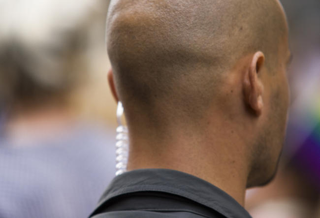 Στο εστιατόριο "ΒΑΣΙΛΑΙΝΑΣ", όπου μασαμπουκιάζει συχνά η Υψηλή Κοινωνία τούτης της πόλης | Του Αϊστόουλ Δεμπάνκ