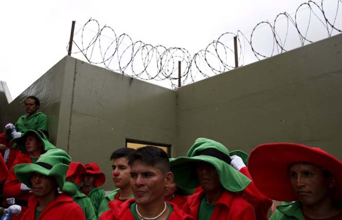 Πως γιορτάζουν τα Χριστούγεννα οι κρατούμενοι μιας φυλακής στο Περού (4)