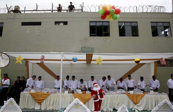 Πως γιορτάζουν τα Χριστούγεννα οι κρατούμενοι μιας φυλακής στο Περού (16)