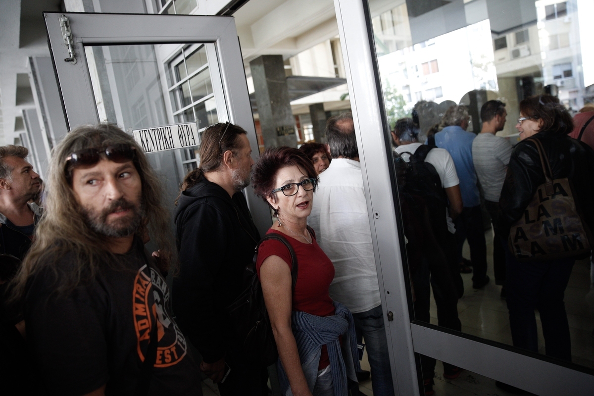 ΦΩΤΟ-ΒΙΝΤΕΟ: Διαδηλωτές σταμάτησαν τους πλειστηριασμούς σήμερα σε Θεσσαλονίκη, Πάτρα, Κορωπί
