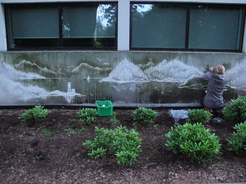 perierga.gr - Πλένοντας τους βρόμικους δρόμους δημιουργεί απίθανα γκράφιτι!
