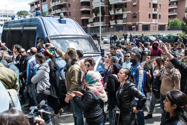 Άγρια καταστολή για την εκκένωση κατάληψης στη Ρώμη