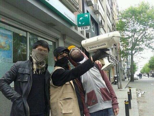 Selfie στην Τουρκία με κάμερα ασφαλείας!