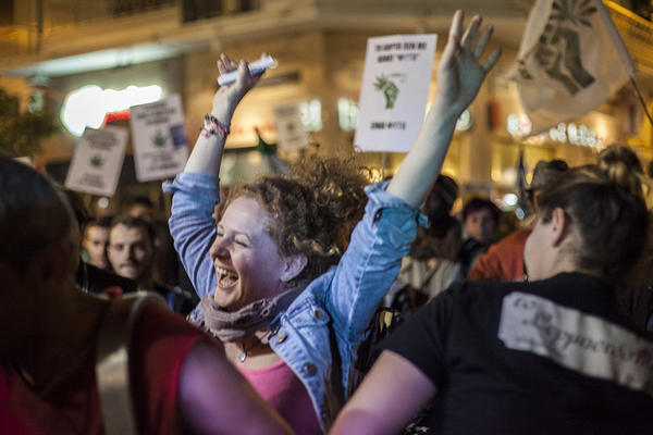 Αθήνα:"Πίνοντας" στην Πορεία για την αποποινικοποίηση ( ΦΩΤΟ - ΒΙΝΤΕΟ)