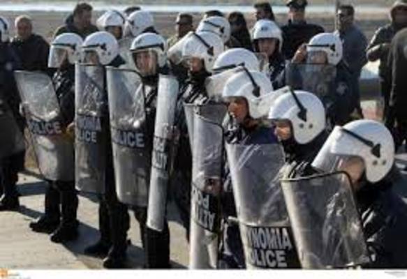 ΒΙΝΤΕΟ:Επίθεση της αστυνομίας κατά αφισοκολλητών στο Βύρωνα