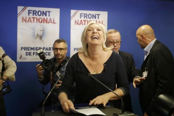 Γαλλία: νίκη της ΛεΠεν που ζητά διάλυση της Βουλής και πρόωρες εκλογές