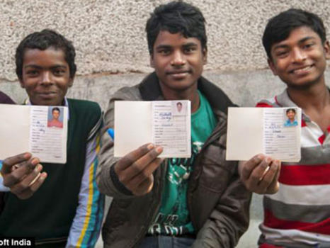 Παιδιά του δρόμου στην Ινδία δημιουργούν τη δική τους τράπεζα
