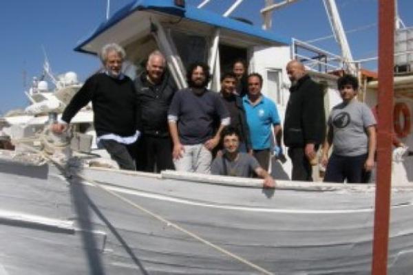 Κρήτη: Μηχανότρατες και φουσκωτά θα κυκλώσουν το πλοίο των χημικών
