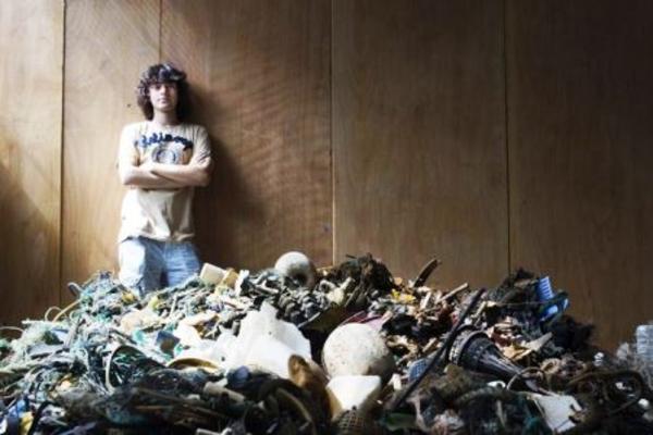 19χρονος φοιτητής εφηύρε τεχνολογία για να καθαρίσει τους ωκεανούς (βίντεο)